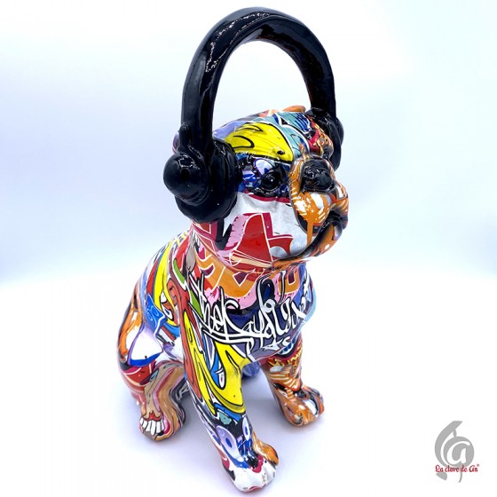 Perro graffiti con cascos